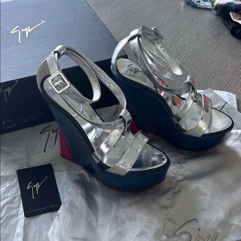 Vero Cuoio Giuseppe Zanotti Silver and Blue Wedge Sandals